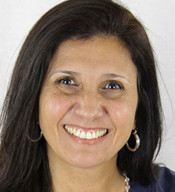 Dre Lilian Carvalho, dentiste, Carrefour dentaire de Montréal - Photo portrait