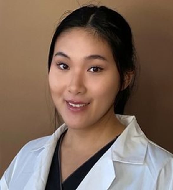 Dr. Sharon Poon, Dentist in Uptowne Dental Centre - Portrait Photo