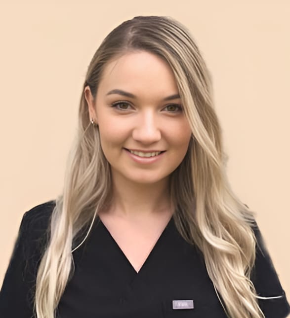 Dr. Kaitlyn Bento, Dentist in Beach Road Dental - Portrait Photo