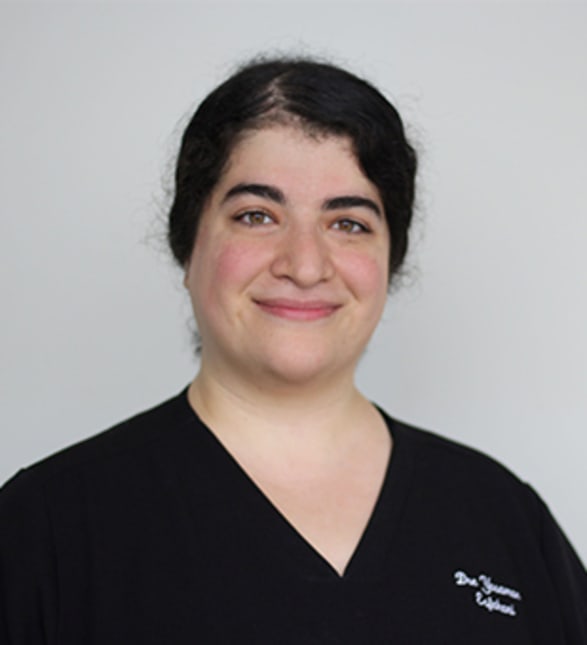 Dre Yasaman Esfahani, dentiste, Centre Dentaire 1450 - Photo portrait