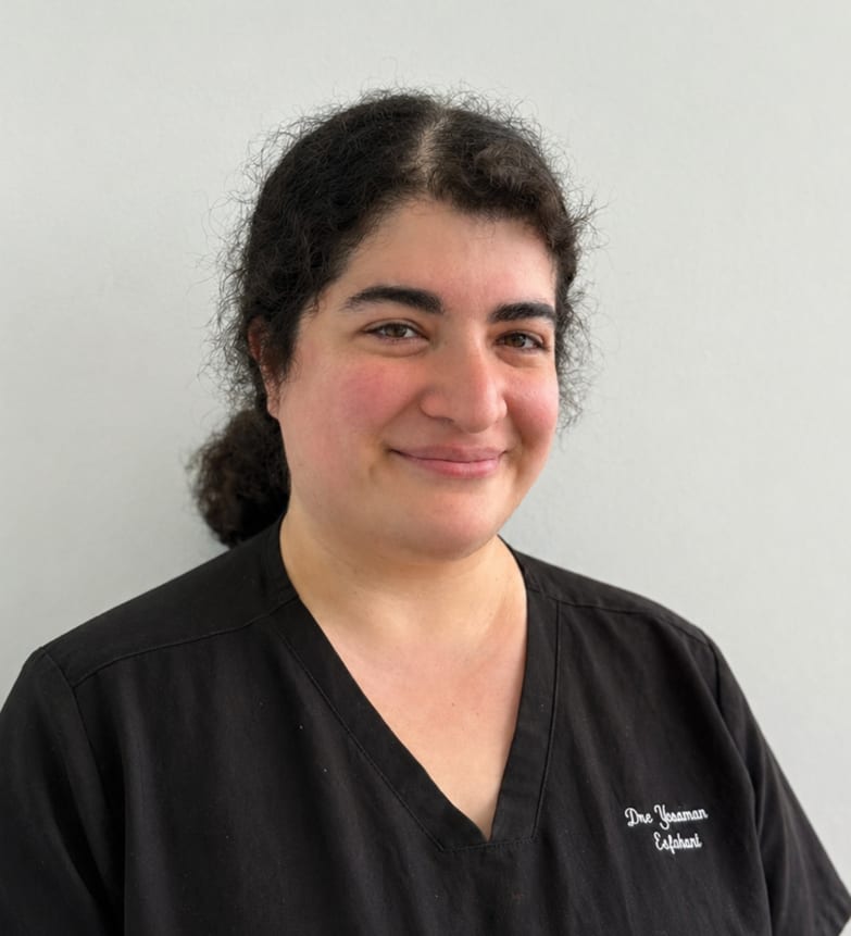 Dre Yasaman Esfahani, dentiste, Centre Dentaire 1450 - Photo portrait