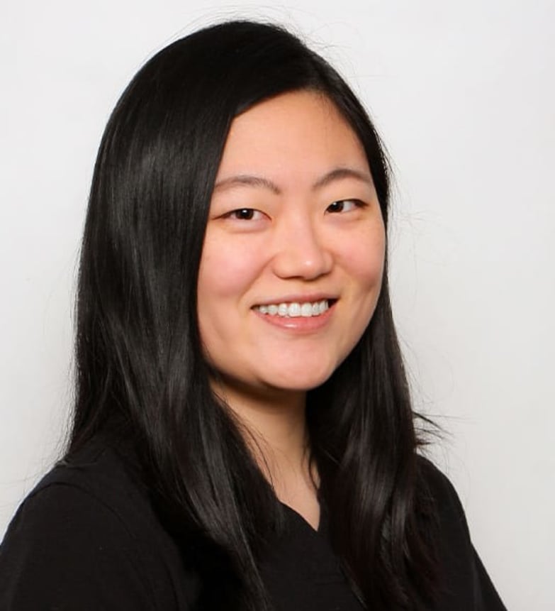 Dr. Shiyue Xu, Dentist in Centre Dentaire Amirault - Portrait Photo