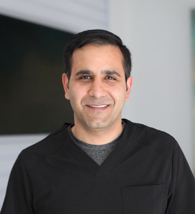 Dr. Arazm Farhangfar, Dentist in Aspen Springs Dental Centre - Portrait Photo