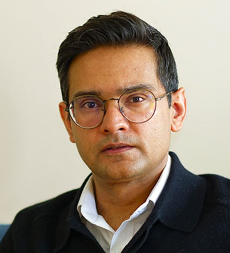 Dr. Rahul Singh Solanki, Dentist in Green Plaza Dental - Portrait Photo