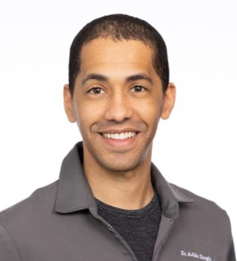 Dr Adika Dogbe, dentiste, Centre Dentaire Familial Ste-Dorothée - Photo portrait