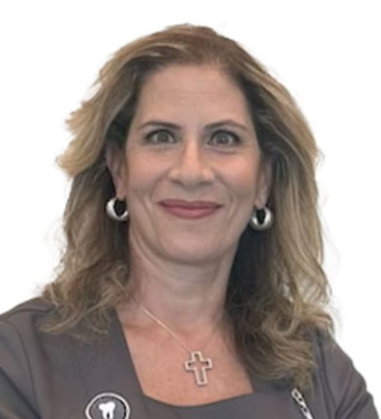 Dre Mylene Manoli, dentiste, Centre Dentaire Familial Ste-Dorothée - Photo portrait