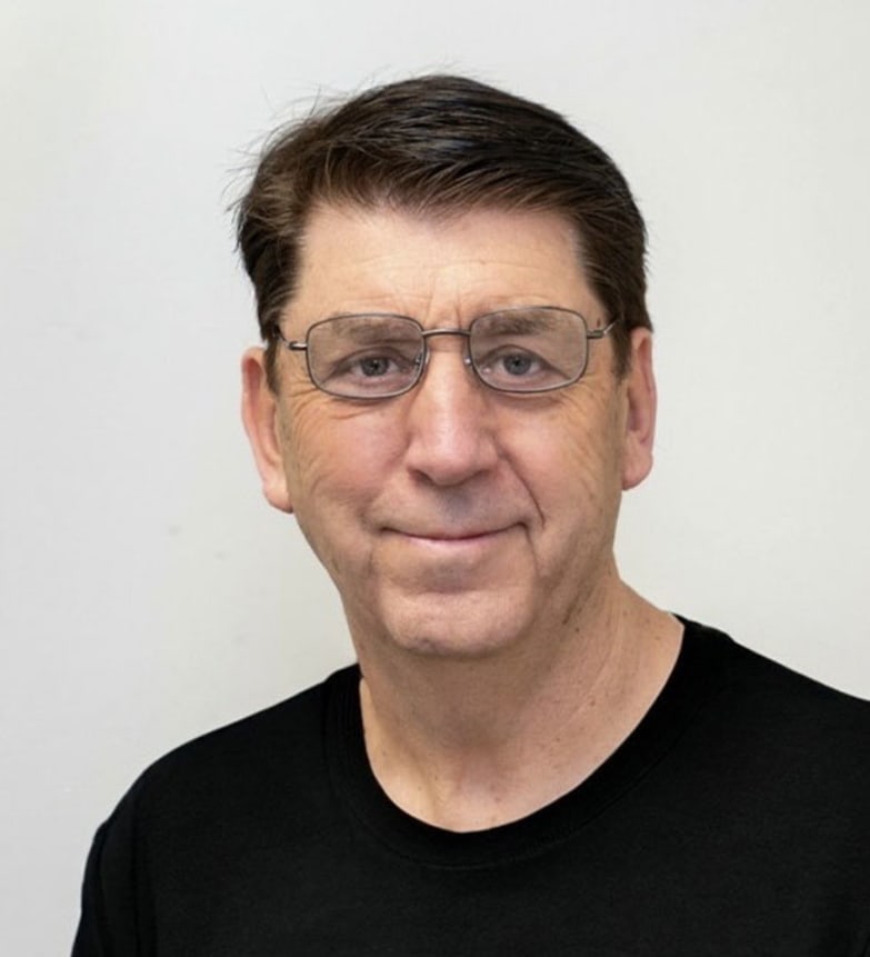 Dr. Lee Olsen, Dentist in Hilltop Dental - Portrait Photo