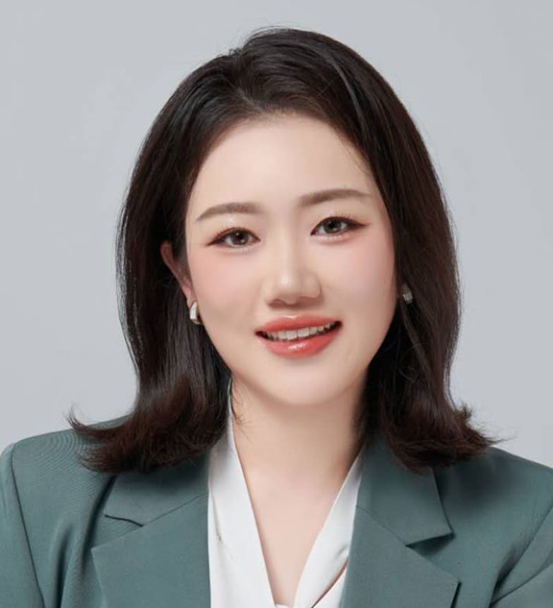 Dr. Jun Li, Dentist in Chapman Mills Dental - Portrait Photo