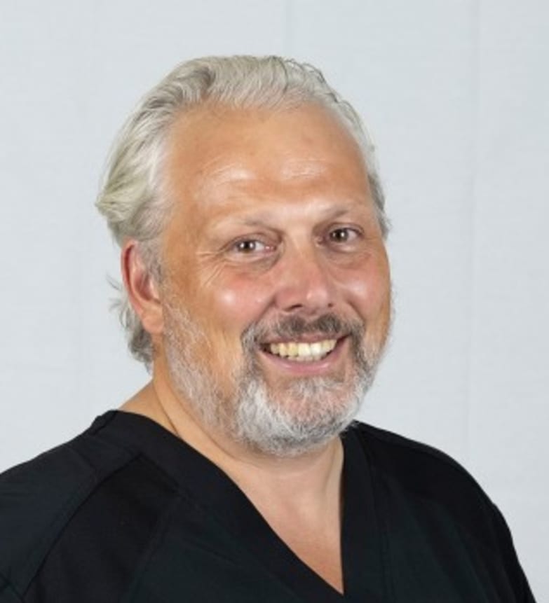 Dr Christian Bernard, dentiste, Clinique Dentaire Samuel Holland - Photo portrait