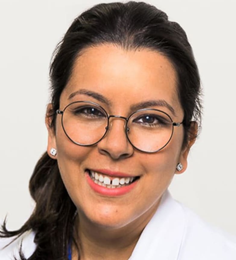 Dre Fairouz Chouikh, dentiste, Carrefour dentaire de Montréal - Photo portrait