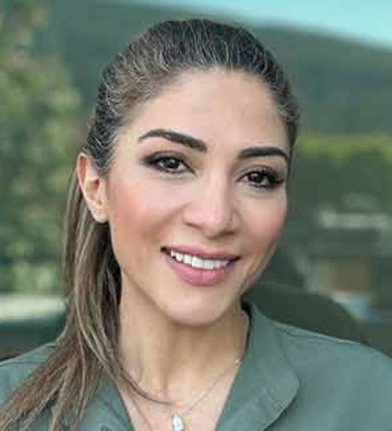 Dr. Elnaz Ghandchi, Dentist in Canyon Dental Centre - Portrait Photo