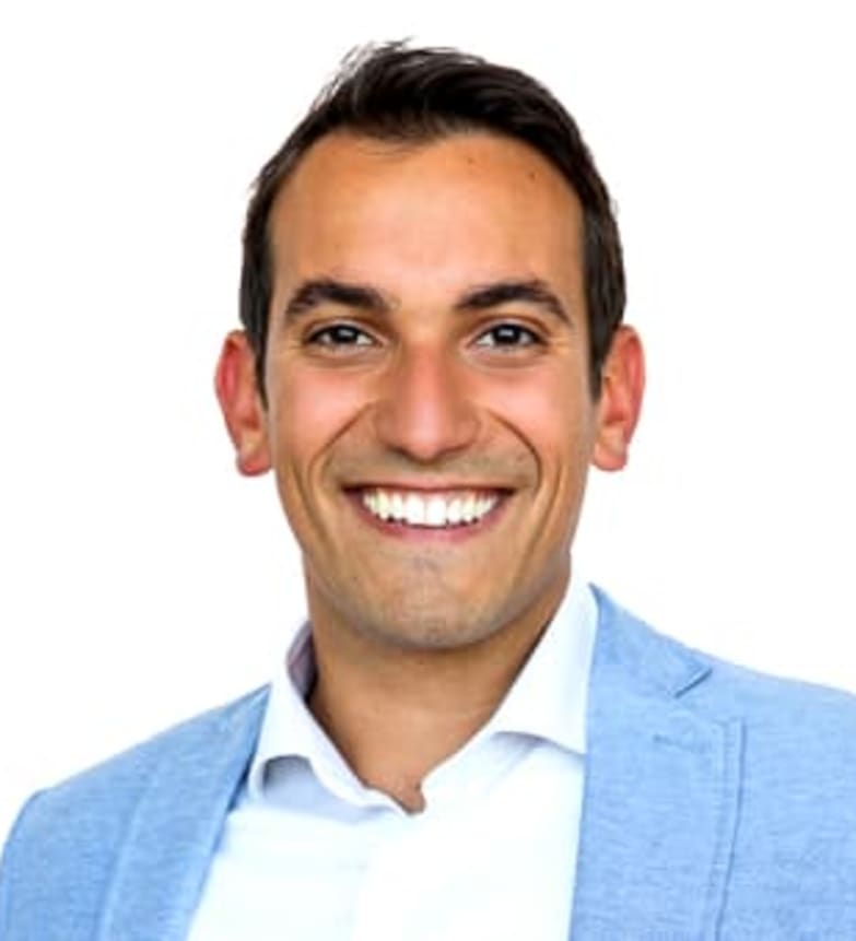 Dr. Adam Ohayon, Dentist in Toothworks Pine Ridge Dental Centre - Portrait Photo