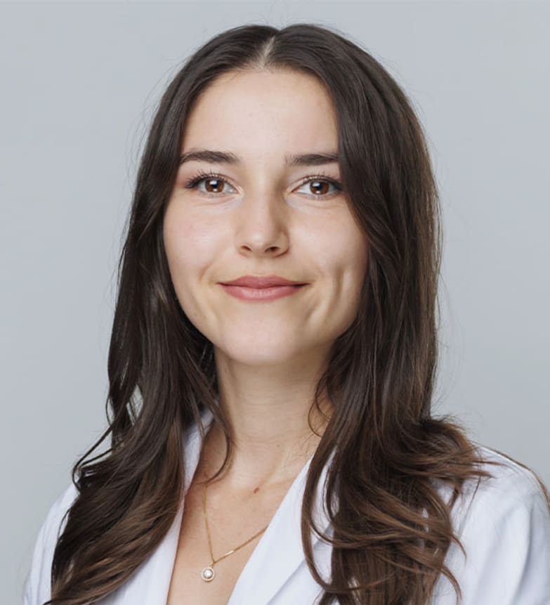 Dr. Marina Landa, Dentist in Greentree Dental - Portrait Photo