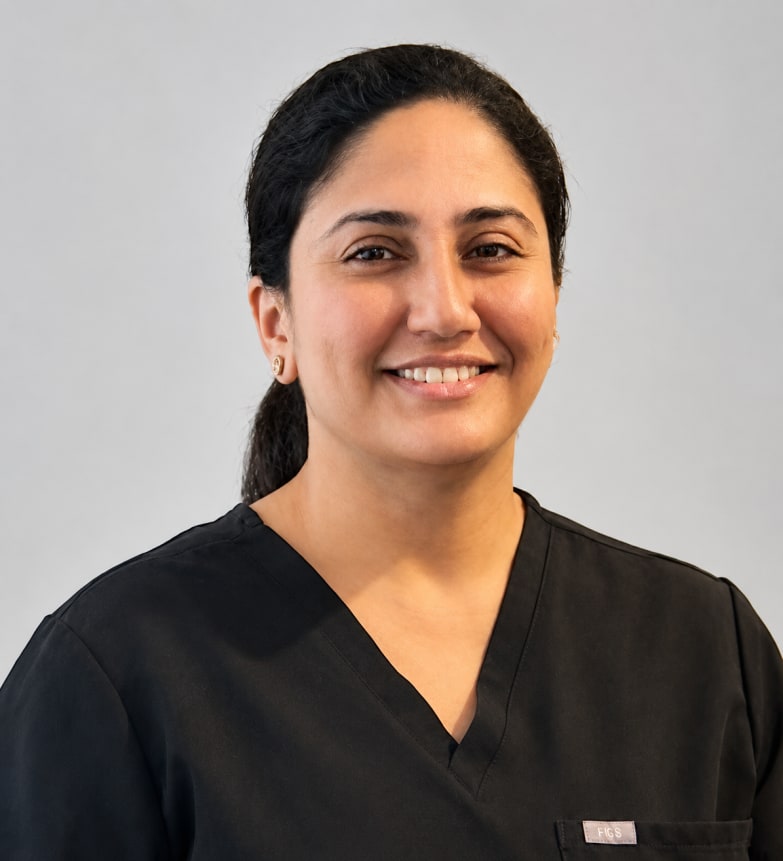 Dre Nidhi Kantawala, dentiste, Centre Dentaire VIVA Cornwall - Photo portrait