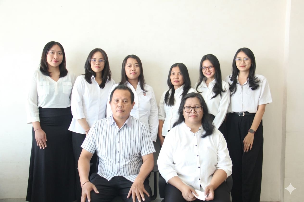 Kolaborasi tim dalam pelayanan klien yang profesional dan tepat waktu.
