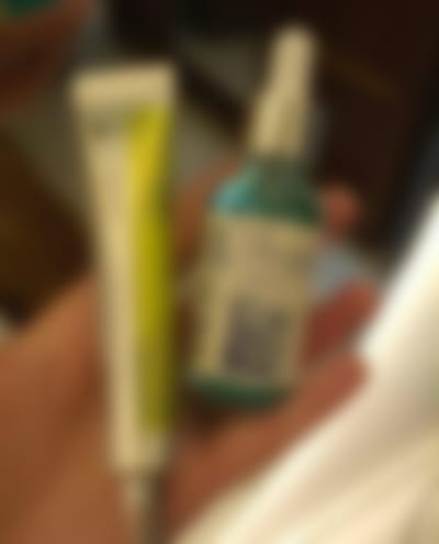 🔥 الكل عم يسأل: شو عاملِة ببشرتِك؟! 😍✨ ❌ لا فيلر... ❌ لا بوتوكس... ❌ ولا إبر نضارة! السر؟ 🤍 وأهم من هيك مرفق كل منتج بباركود للتأكيد  ريتنال سيلماكس + سيروم النحاس الأزرق ✨ من أول 5 أيام رح تلاحظي: 💎 💎 بشرة مشدودة وأكثر امتلاءً. 💎 ترطيب عميق ونضارة واضحة. 💎 توحيد لون البشرة وتقليل التصبغات. 💎 مسام أصغر وملمس أنعم. 💎 تخفيف الحبوب وآثارها. 💎 تقليل الخطوط الرفيعة وتحفيز الكولاجين بشكل طبيعي 👇 اكتبي "تم" بالتعليقات أو ابعتيلنا رسالة واحجزي مجموعتك قبل نفاد الكمية. 🤍