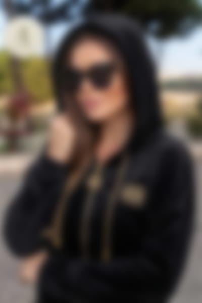للاناقة عنوان والعنوان وردة فاشن 