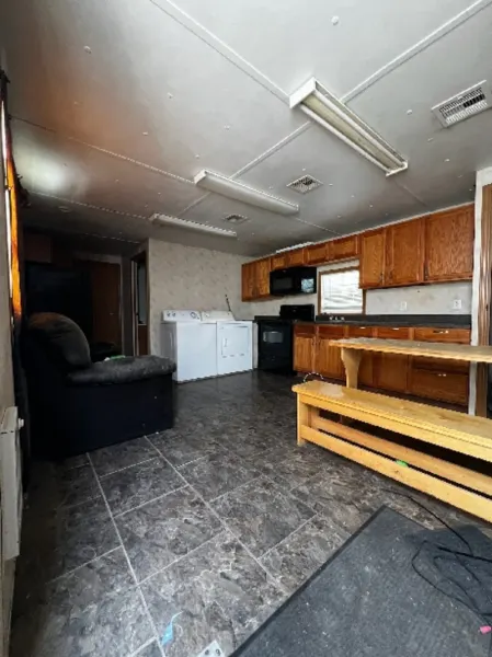 Ameri-Tech Crew Houses w/Metal Roofs, Qty 2 - Image 10