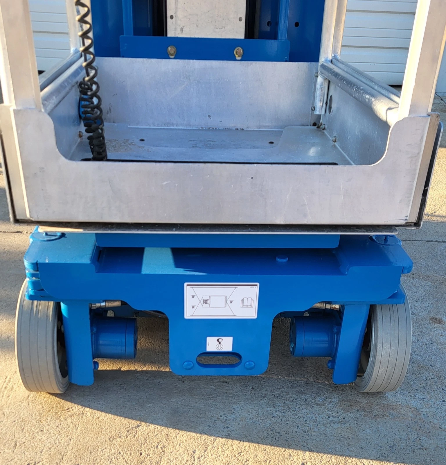 Refurbished Genie GR20 Runabout 20' Electric Vertical Mast Scissor Lift - Image 2