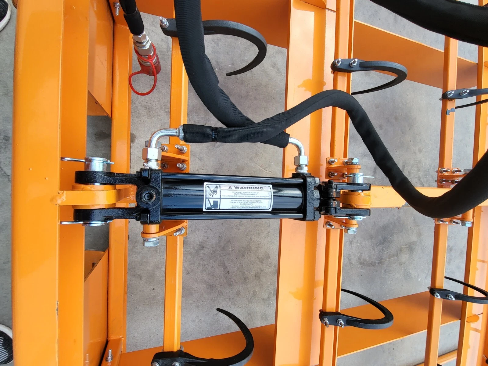 Landhonor Hydraulic Hay Accumulator Attachment - Image 3