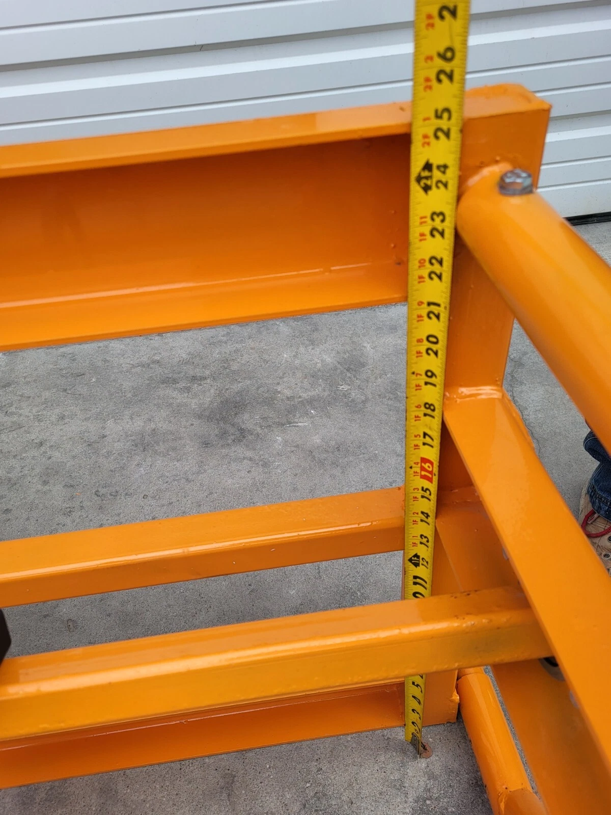 Landhonor Hydraulic Hay Accumulator Attachment - Image 8