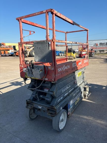 2018 Skyjack SJIII 3226 Electric Scissor Lift - Image 2