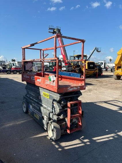 2018 Skyjack SJIII 3226 Electric Scissor Lift - Image 3