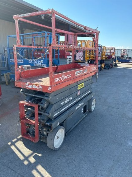 2018 Skyjack SJIII 3226 Electric Scissor Lift - Image 4