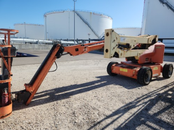 2017 JLG E450AJ Articulating Boom Lift - Image 2