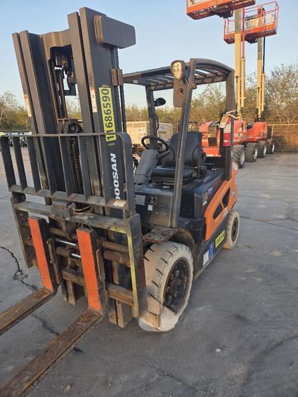 2019 Toyota 8FDU30 Diesel Warehouse Forklift - Image 2