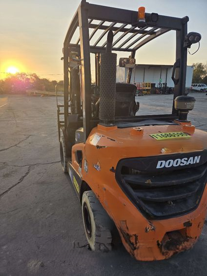 2019 Toyota 8FDU30 Diesel Warehouse Forklift - Image 3