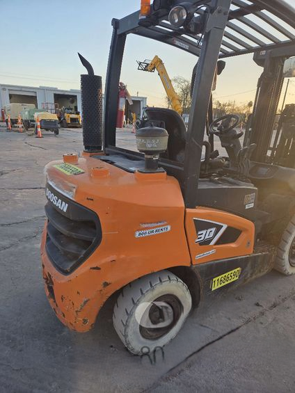 2019 Toyota 8FDU30 Diesel Warehouse Forklift - Image 4