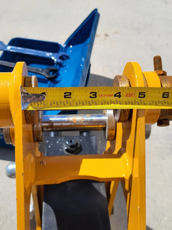 Hydraulic Hammer/Breaker Attachment with Two Chisels - Image 4