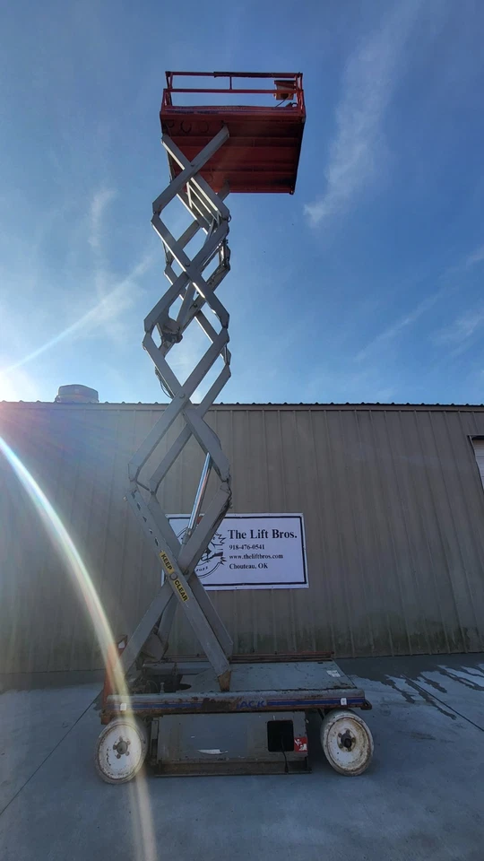 2006 Skyjack SJIII 4626 Electric Scissor Lift - Image 3
