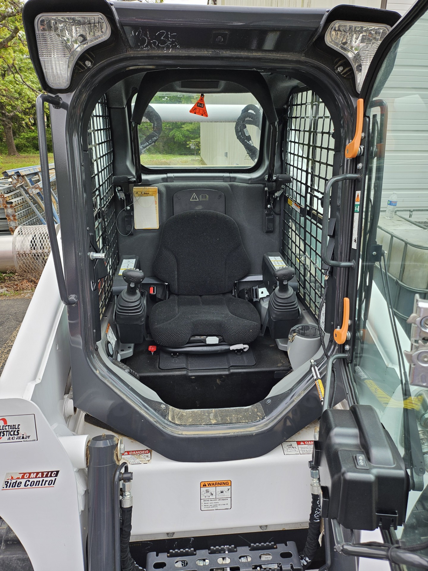 2022 Bobcat T740 Compact Track Loader - Image 5