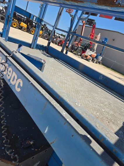 2018 Genie GS-4069DC Electric Scissor Lift - Image 5