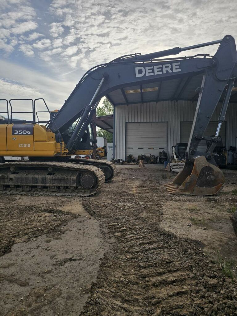 2015 John Deere 350G Excavator  - Image 2