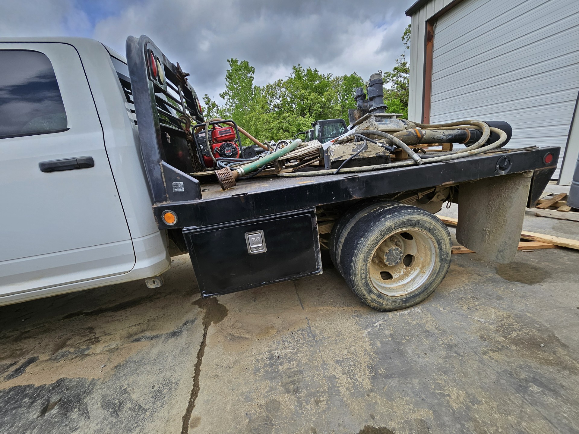2012 Dodge Ram 5500 HD 4x4 Flatbed Pickup Truck - Image 5