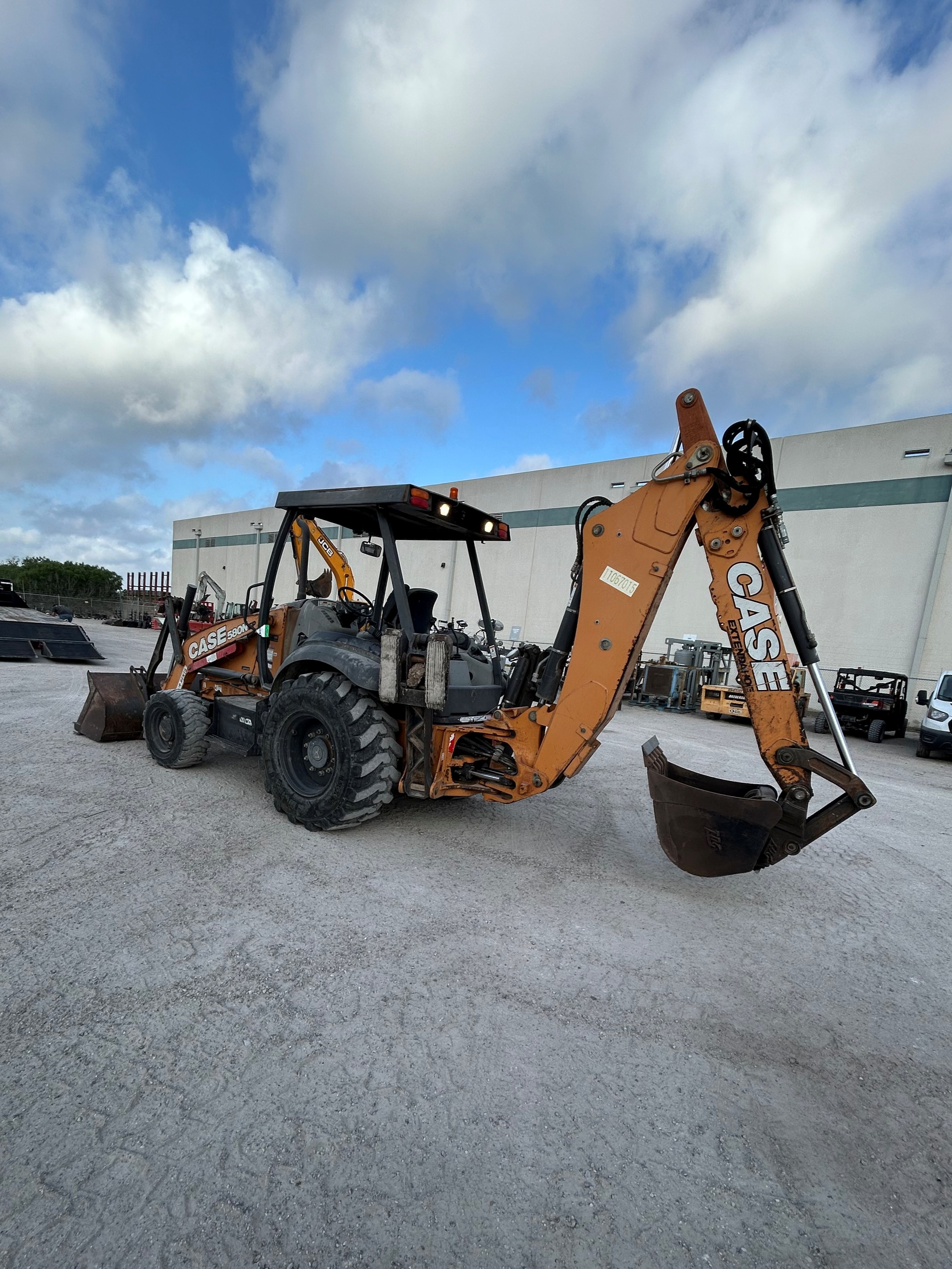 2020 Case 580N EP Backhoe Loader - Image 4