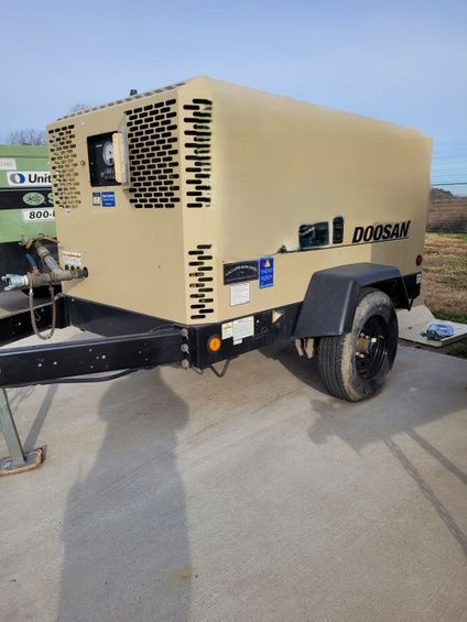 2021 Doosan P425/HP375WCUT4 Portable Air Compressor - Image 2