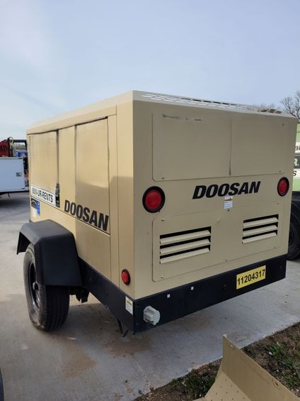 2021 Doosan P425/HP375WCUT4 Portable Air Compressor - Image 3