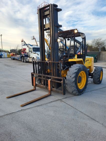 2018 JCB 930-2 Rough Terrain Forklift - Image 2