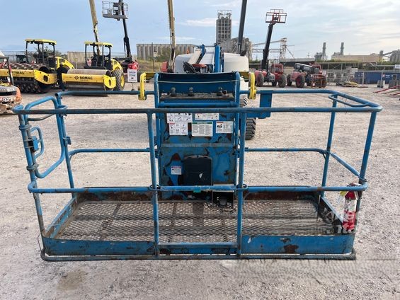 2017 Genie Z-62/40 Articulating Boom Lift - Image 5