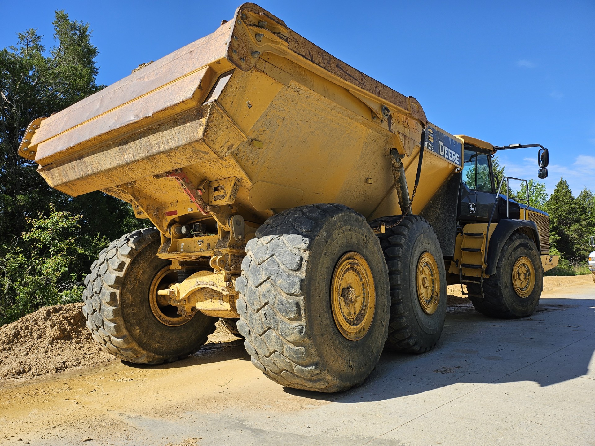 2016 John Deere 410E Articulated Dump Truck - Image 3
