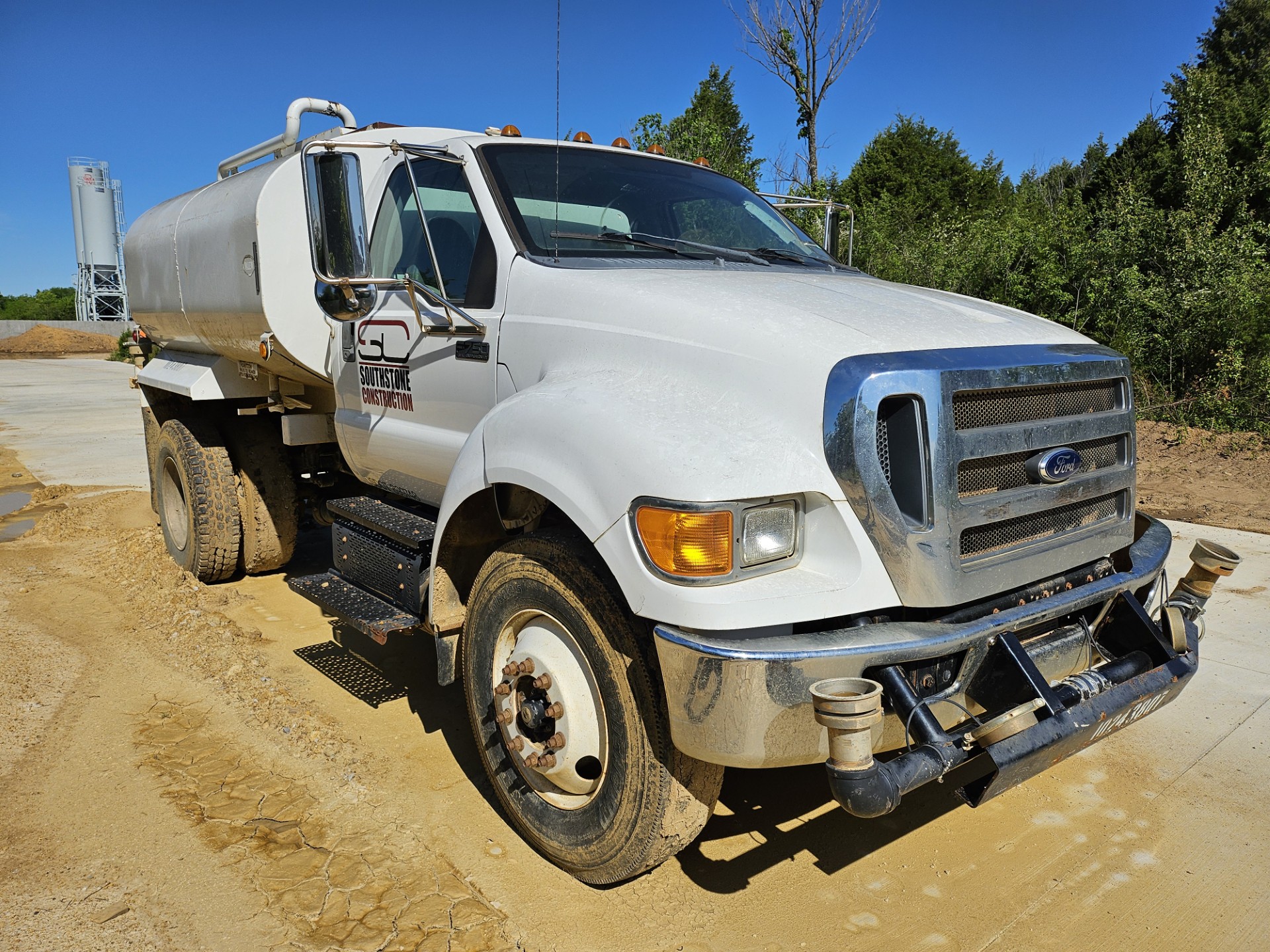 2013 Ford F-750XL Water Truck - Image 2