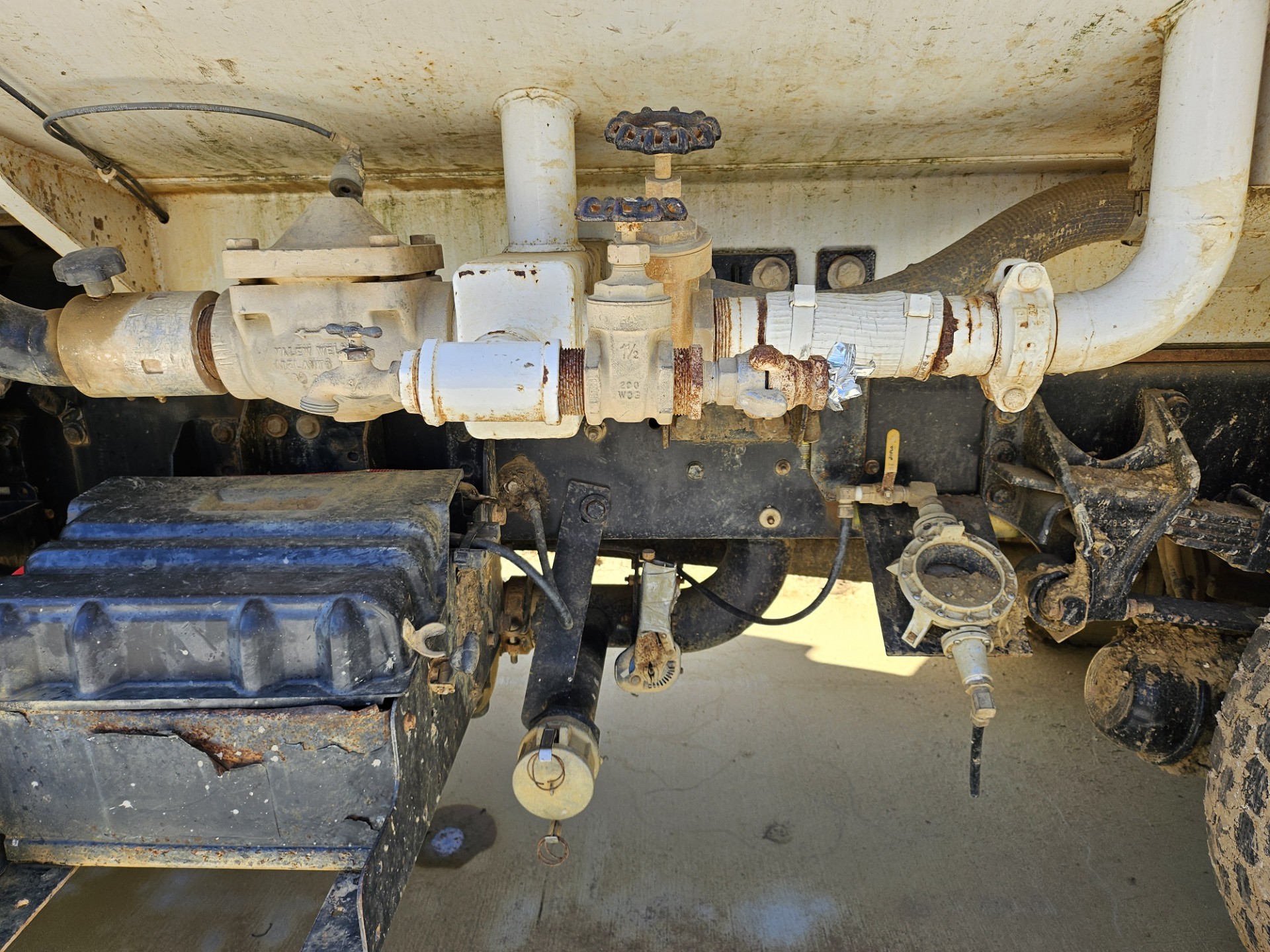 2013 Ford F-750XL Water Truck - Image 8