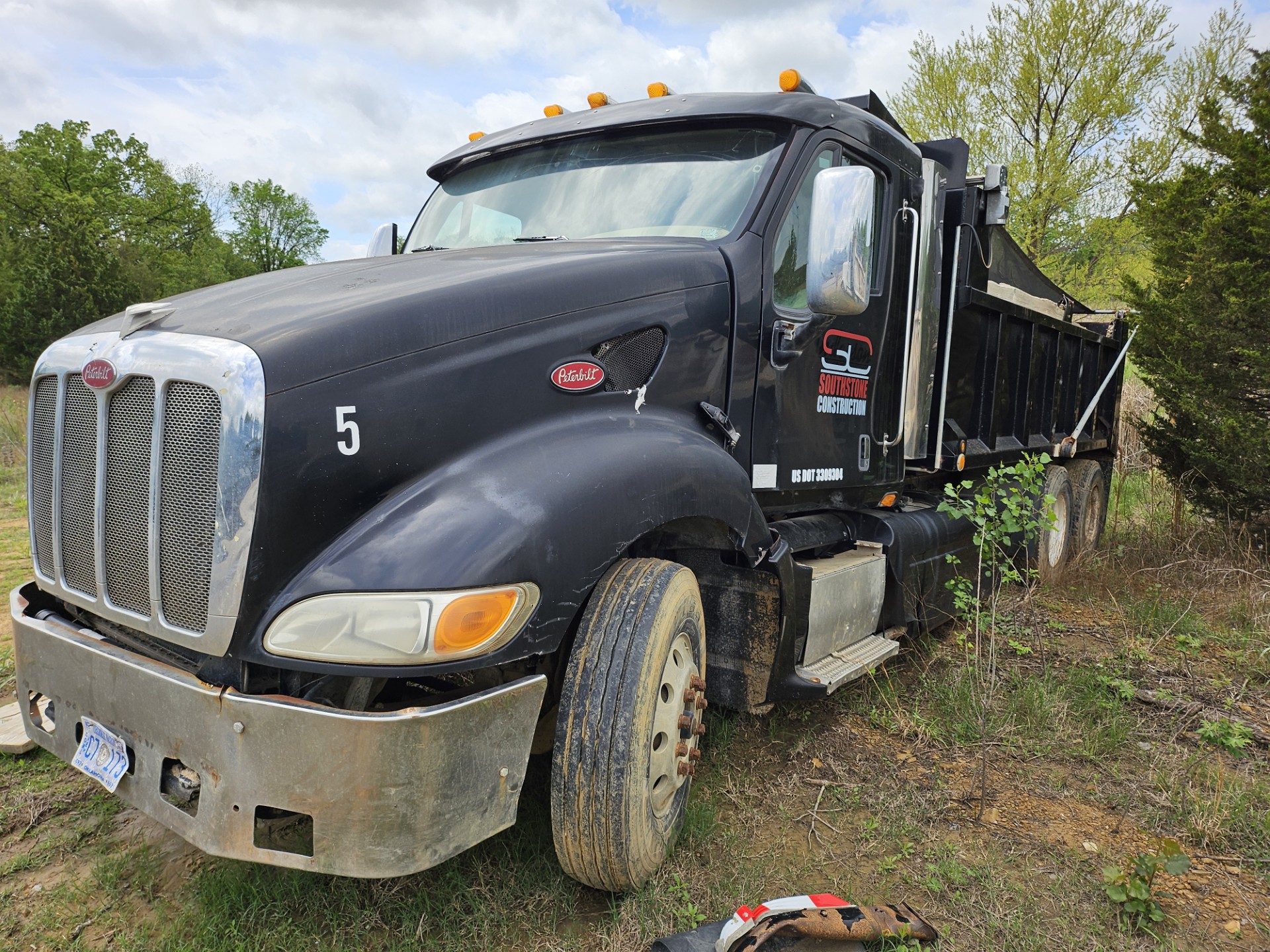 2005 Peterbilt 387 Tandem Axle Dump Truck