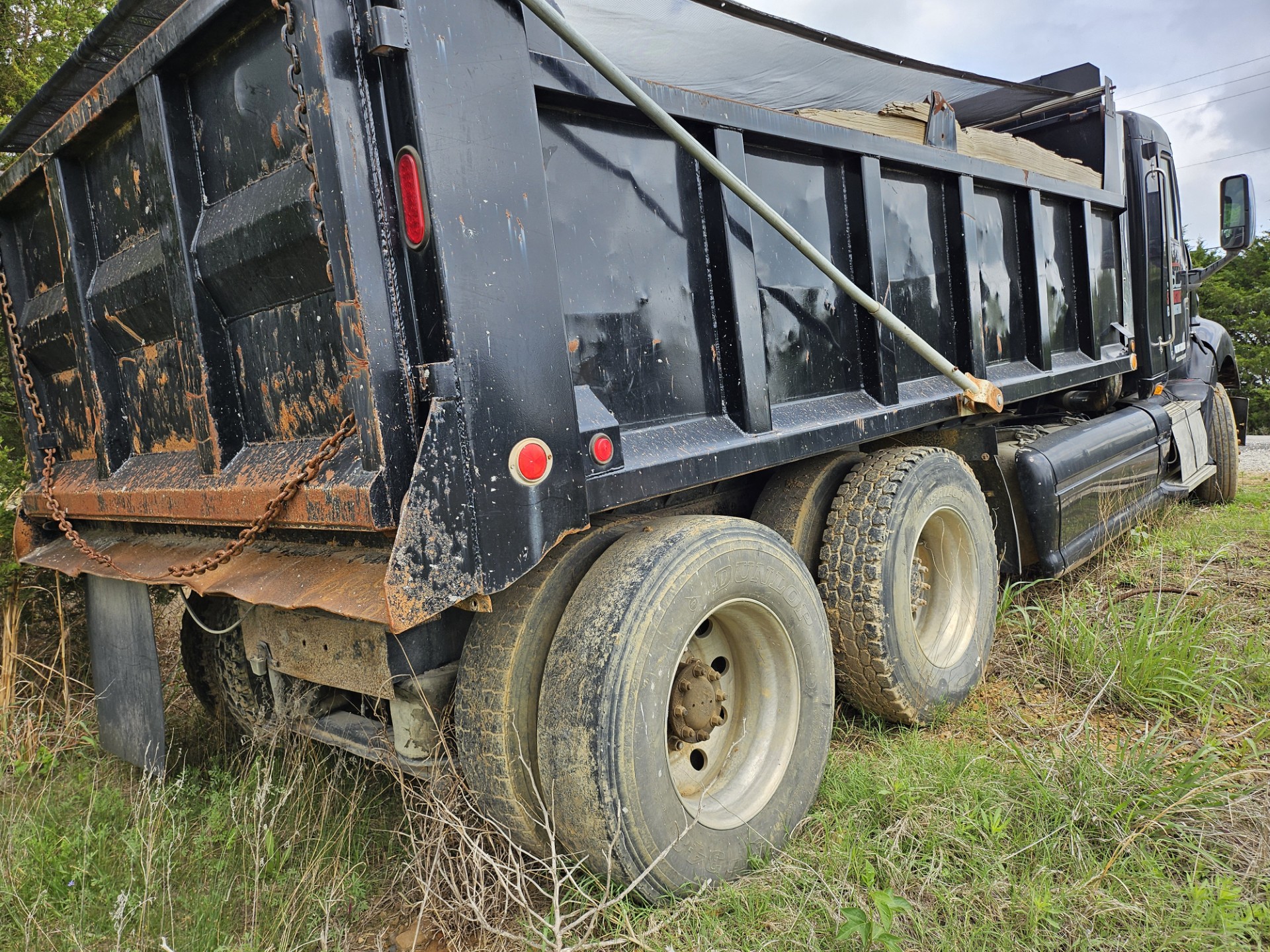 2005 Peterbilt 387 Tandem Axle Dump Truck - Image 3