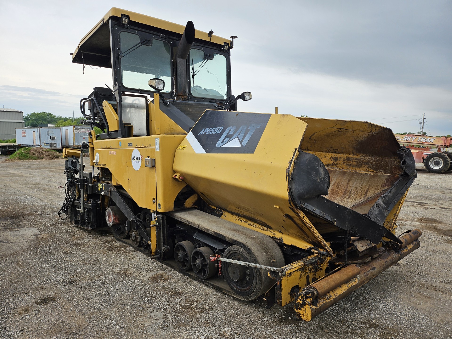 2011 CAT AP655D Asphalt Paver - Image 2