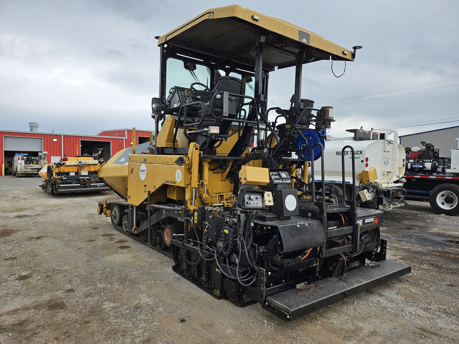 2011 CAT AP655D Asphalt Paver - Image 4